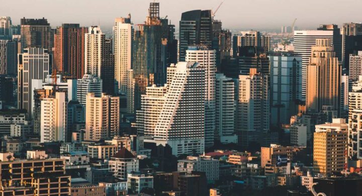 ภาษีที่ดิน และสิ่งปลูกสร้าง